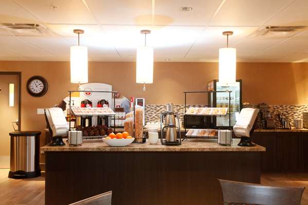 Restaurant - Pomeroy Inn & Suites at Olds College