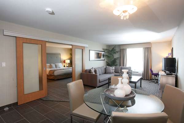 Suite - Pomeroy Inn & Suites at Olds College