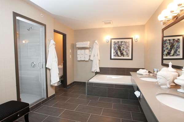 Suite - Pomeroy Inn & Suites at Olds College