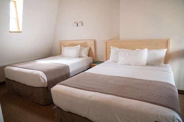  - Rocky Mountain Ski Lodge Canmore