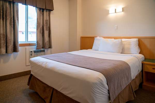  - Rocky Mountain Ski Lodge Canmore