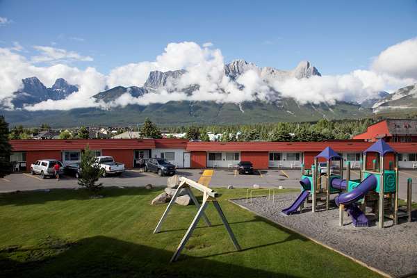 Exterior view - Rocky Mountain Ski Lodge Canmore