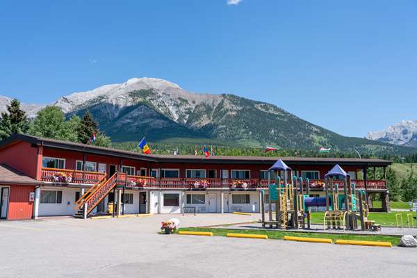 Exterior view - Rocky Mountain Ski Lodge Canmore