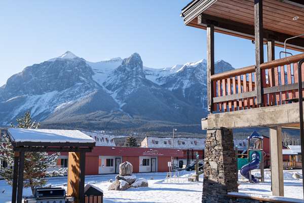 Exterior view - Rocky Mountain Ski Lodge Canmore