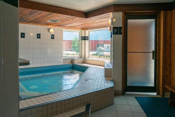  - Rocky Mountain Ski Lodge Canmore