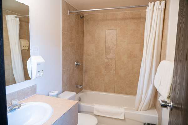  - Rocky Mountain Ski Lodge Canmore