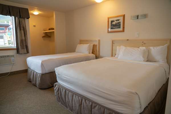  - Rocky Mountain Ski Lodge Canmore