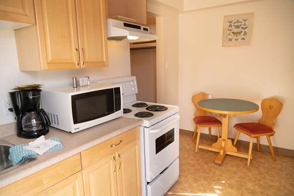  - Rocky Mountain Ski Lodge Canmore