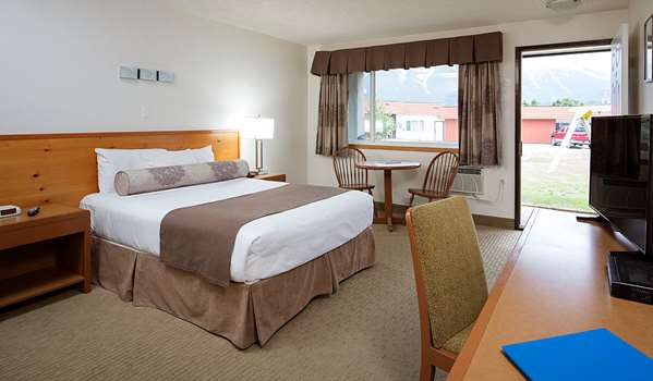  - Rocky Mountain Ski Lodge Canmore