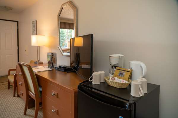  - Rocky Mountain Ski Lodge Canmore