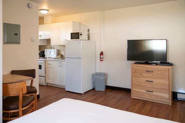  - Rocky Mountain Ski Lodge Canmore