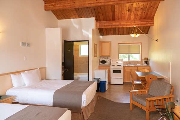  - Rocky Mountain Ski Lodge Canmore