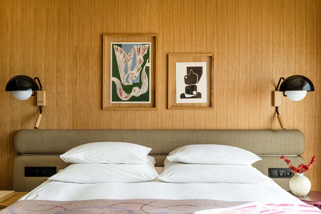 Guest photo