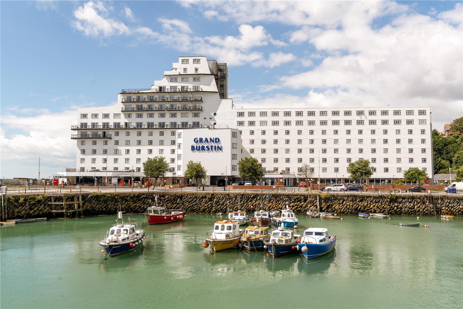 Grand Burstin Hotel