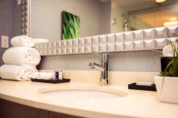  - Hotel Blu Vancouver