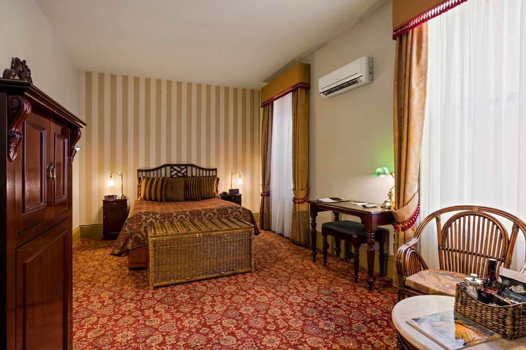 HADLEYS ORIENT HTL-guestroom-Guest Room,On-Site.jpg