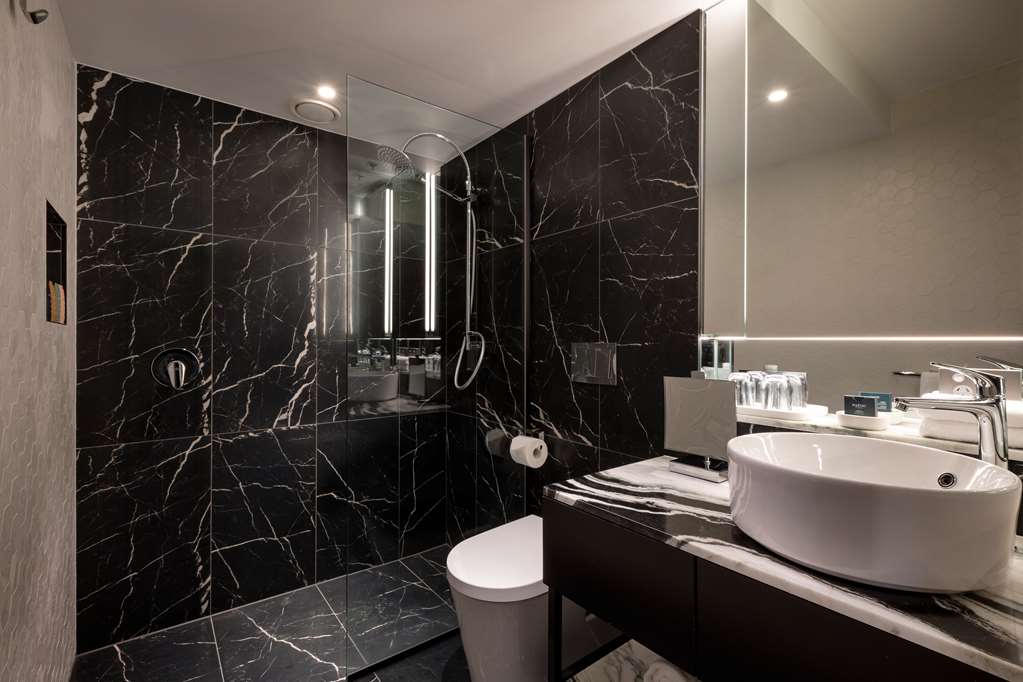 FABLE DUNEDIN EX-WAINS-guestroom-Guest Room,Bathroom,On-Site.jpg