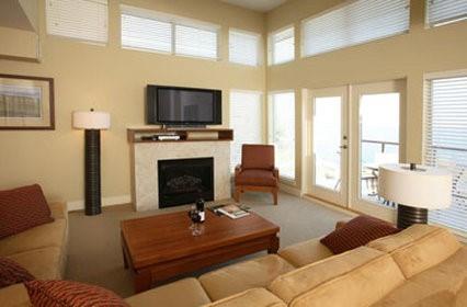  - Cove Lakeside Resort Westbank