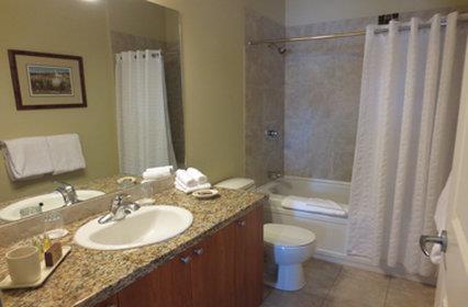  - Cove Lakeside Resort Westbank