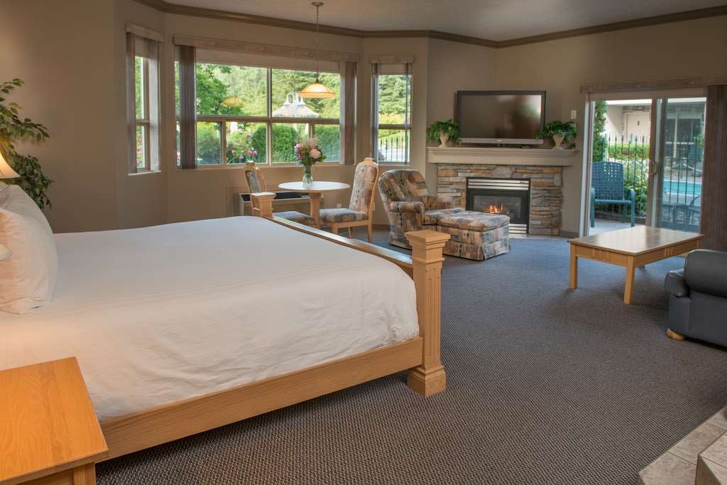 Hilltop Inn Salmon Arm, BC See Discounts