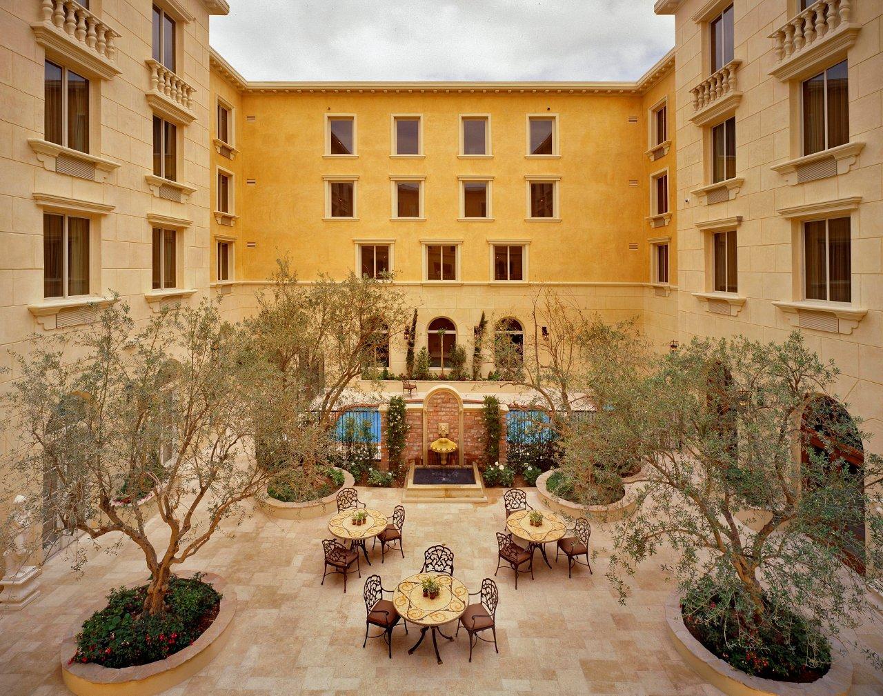 Courtyard | Ayres Hotel Manhattan Beach