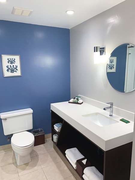  - Pacific Inn Seal Beach