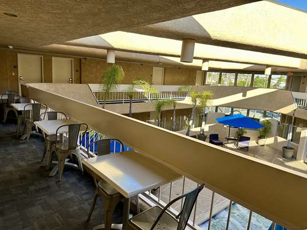  - Pacific Inn Seal Beach