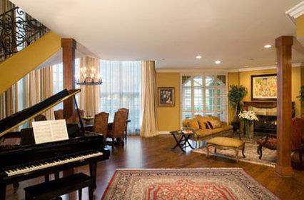  - Westlake Village Inn