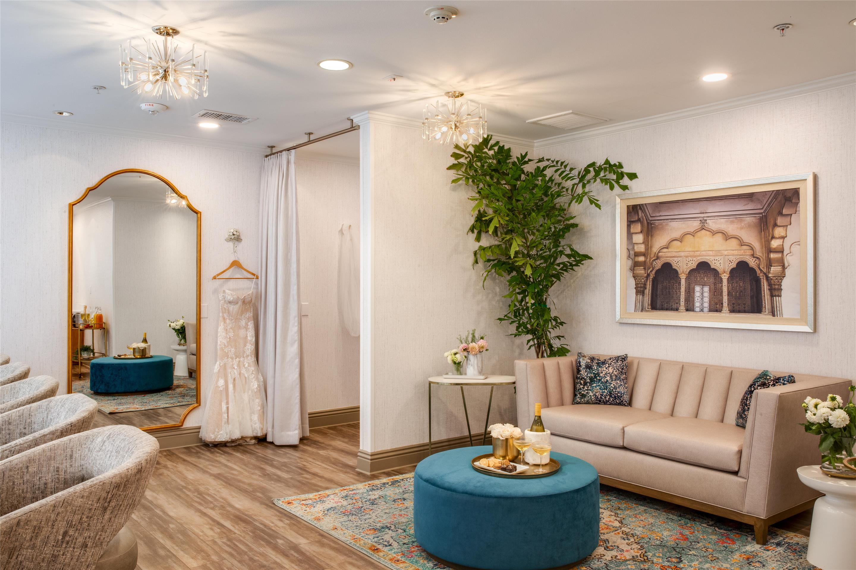 Bridal Lounge Seating Area | Ayres Hotel Chino Hills – Ontario
