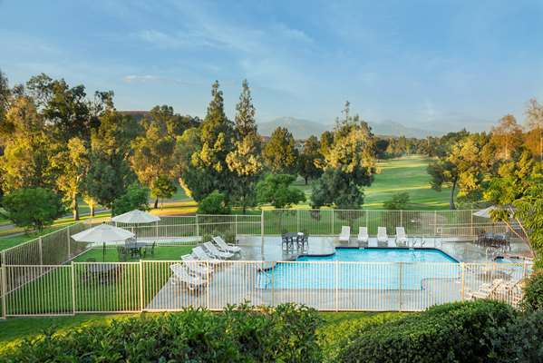 Golf - Ayres Suites Diamond Bar - CA 60, Exit 24