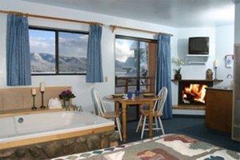 BIG BEAR LAKEFRONT LODGE-guestroom-Guest Room,Suite,Indoor/Interior.jpg
