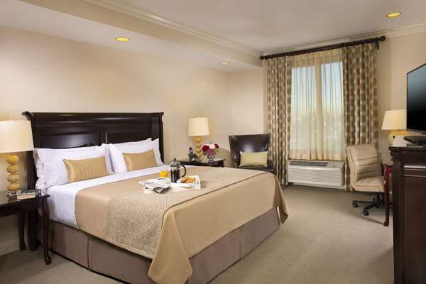  - Ayres Hotel Fountain Valley