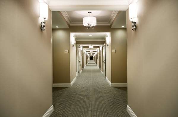  - Ayres Hotel Fountain Valley