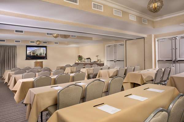  - Ayres Hotel Fountain Valley