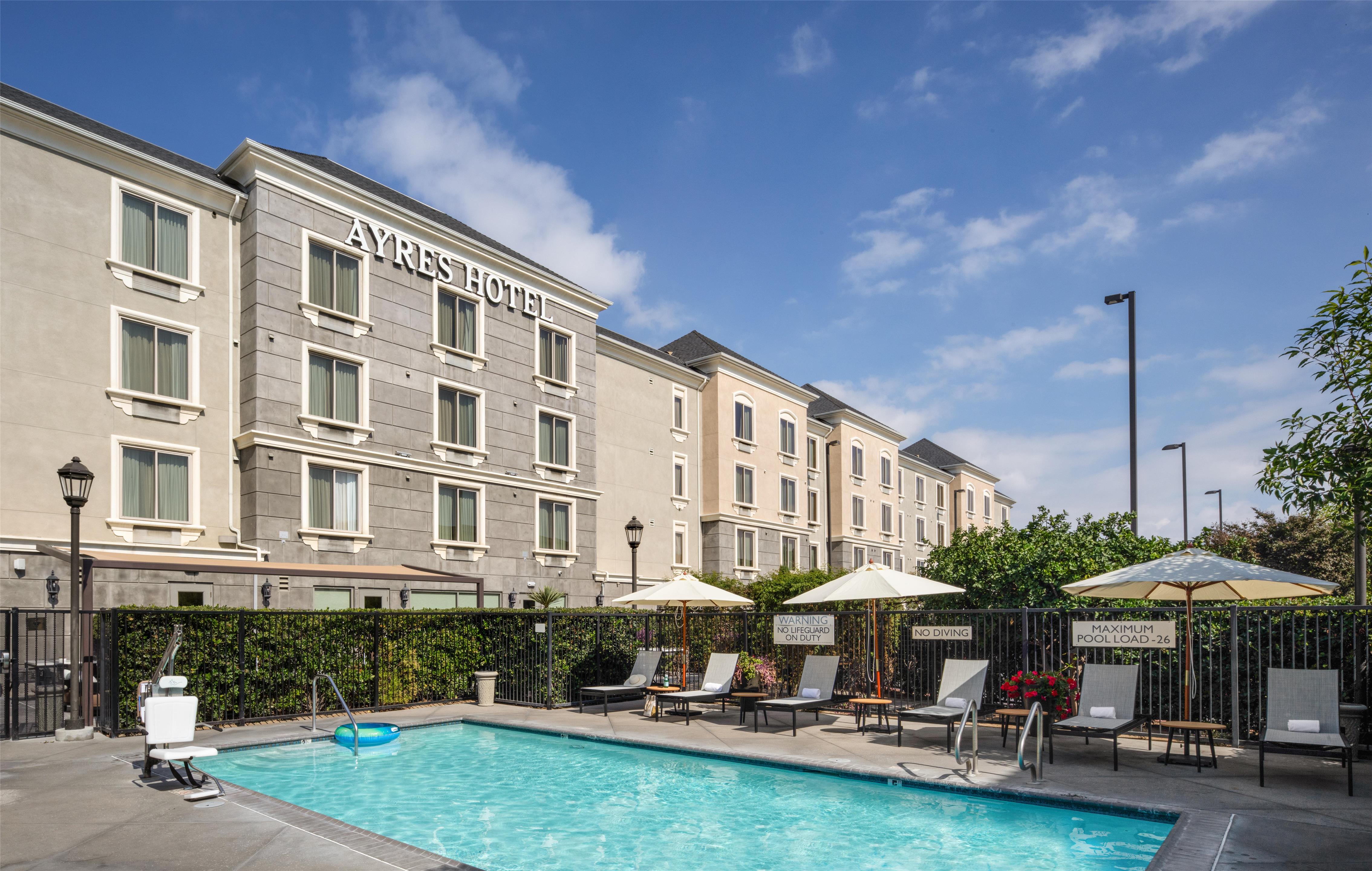 Pool | Ayres Hotel Fountain Valley