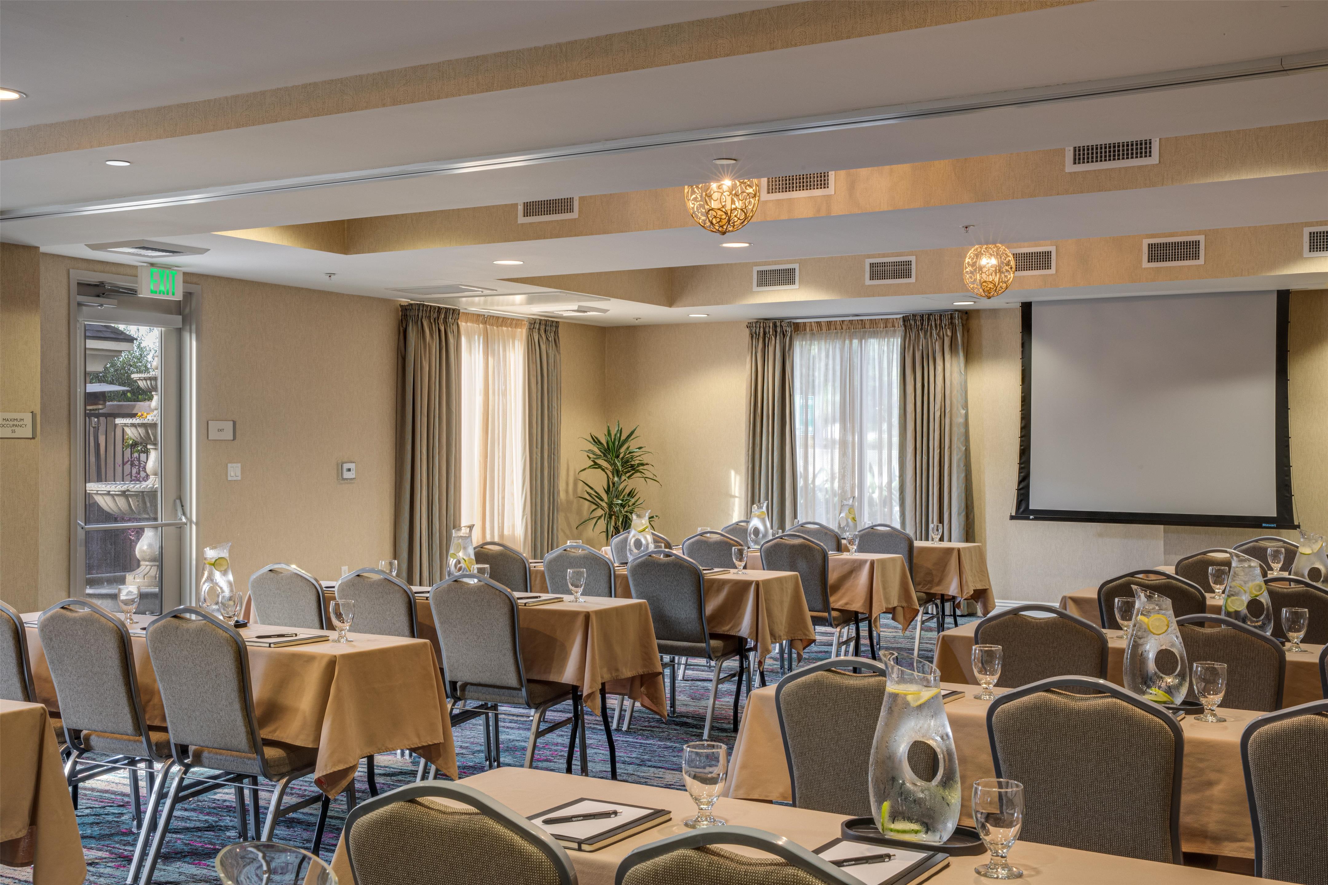 Meeting Room - Classroom | Ayres Hotel Fountain Valley