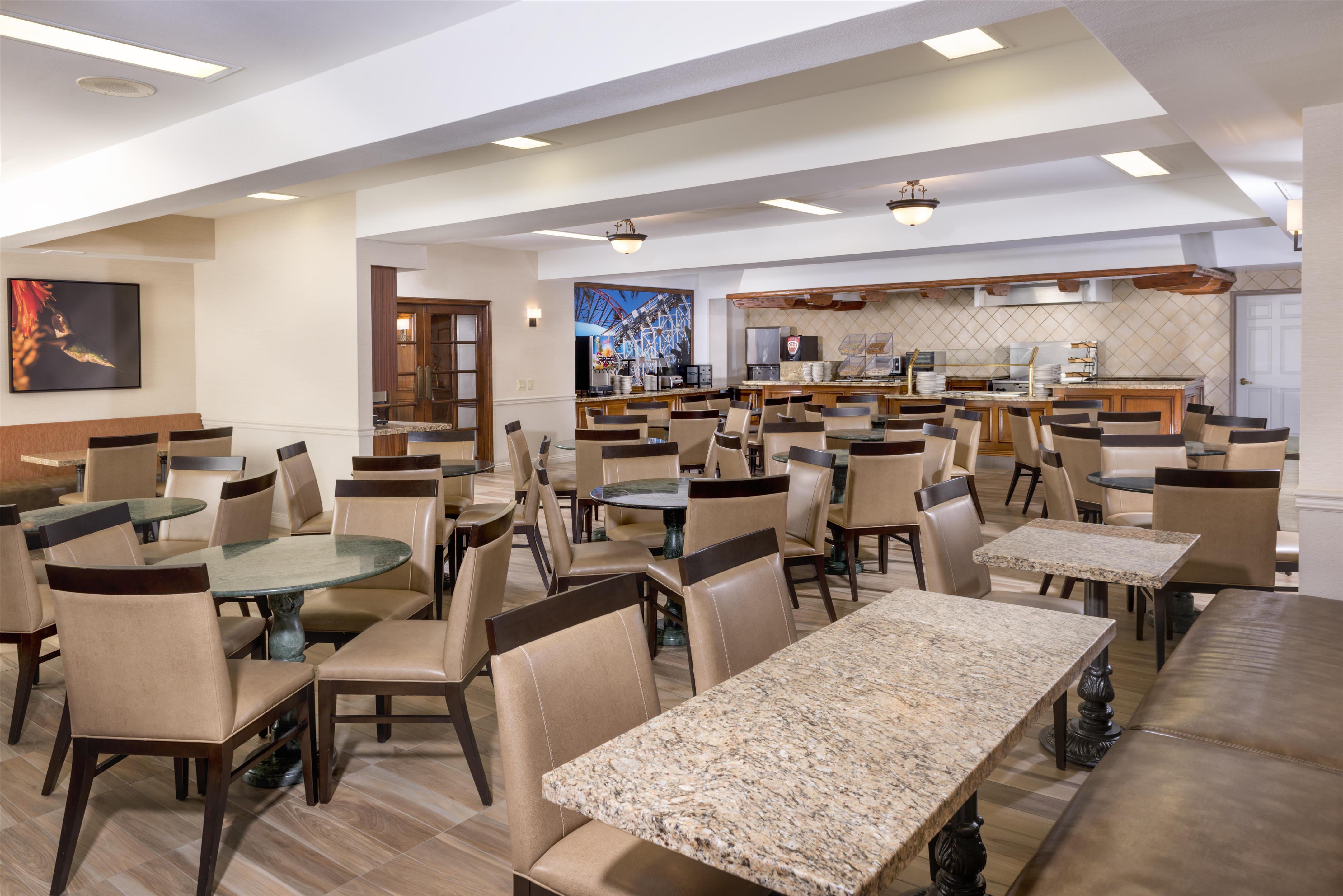 Breakfast Room | Ayres Hotel Anaheim