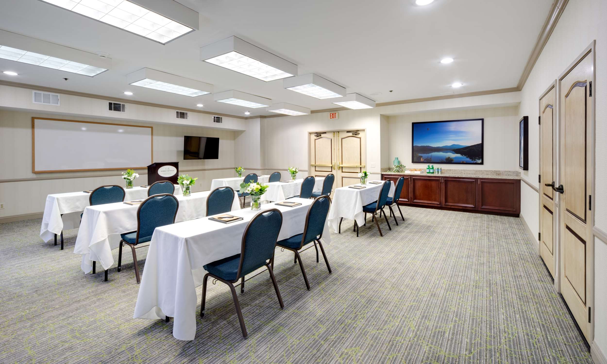 Meeting Room - Classroom | Ayres Hotel Corona East