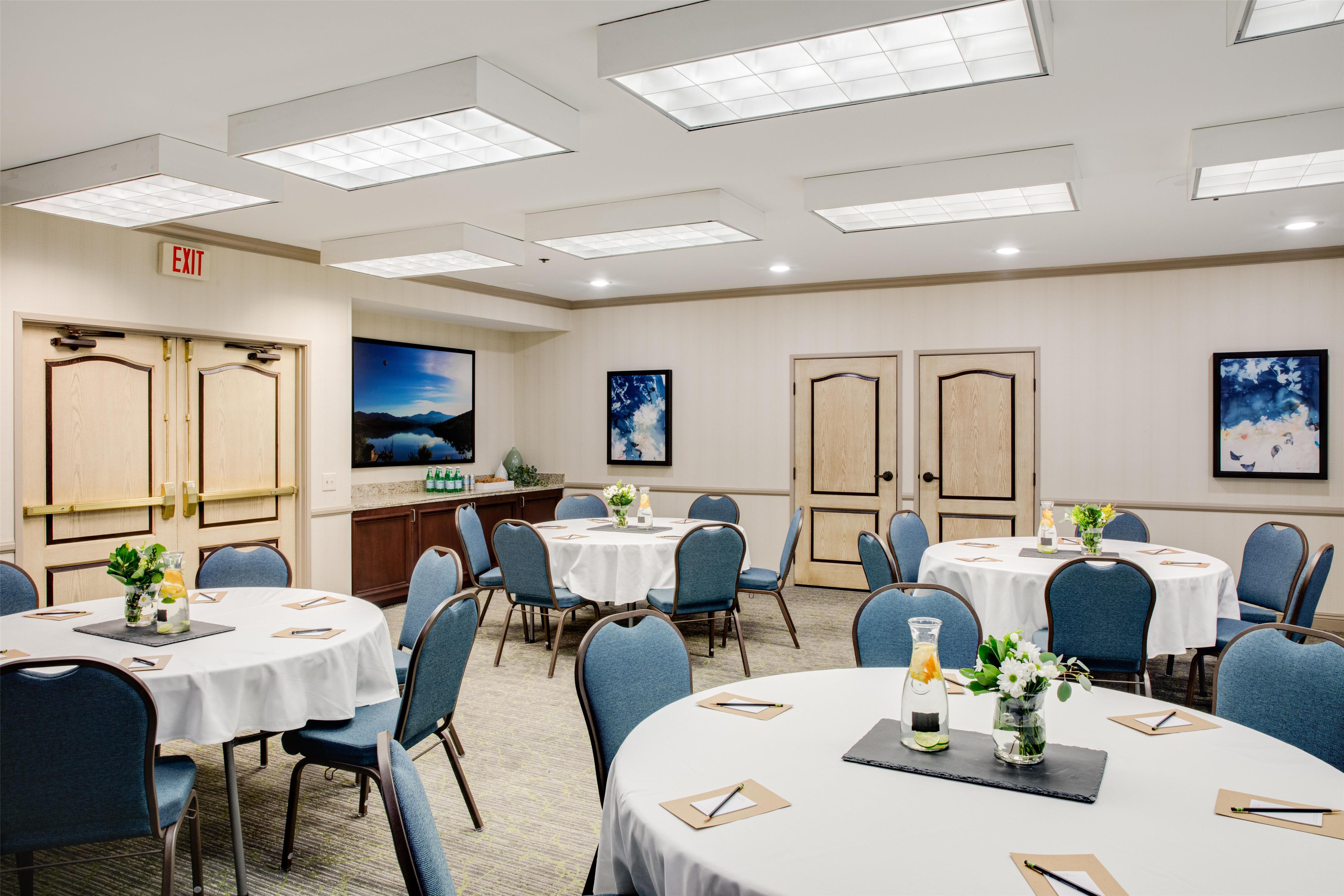 Meeting Room - Round | Ayres Hotel Corona East