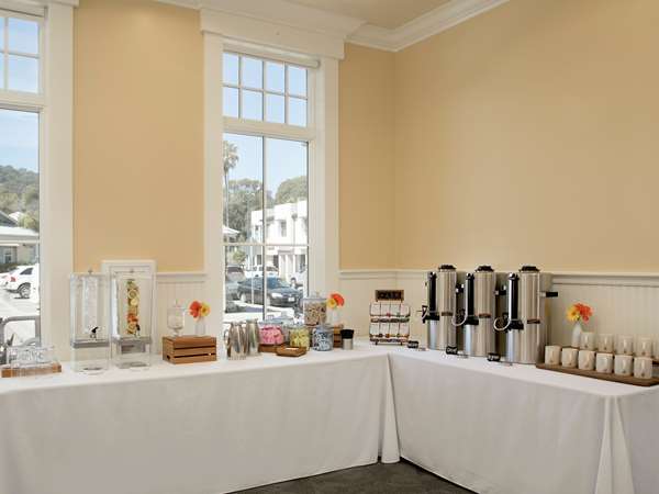 Restaurant - Avila Lighthouse Suites Avila Beach