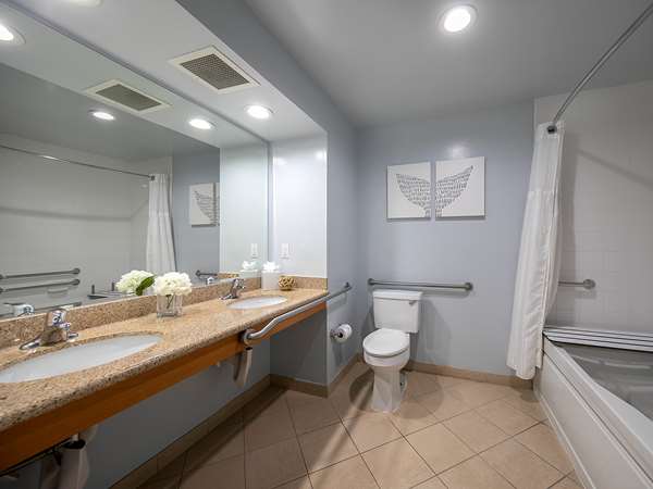 Pool - Avila Lighthouse Suites Avila Beach