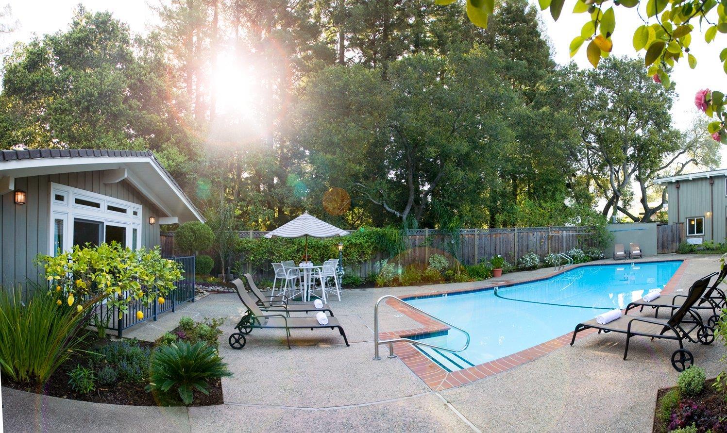 Red Cottage Inn & Suites Menlo Park, CA See Discounts