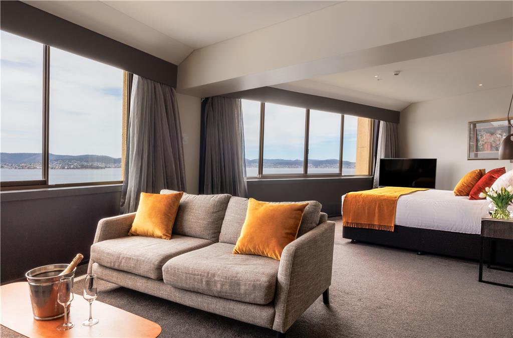 WREST POINT-guestroom-Guest Room,Suite,On-Site.jpg