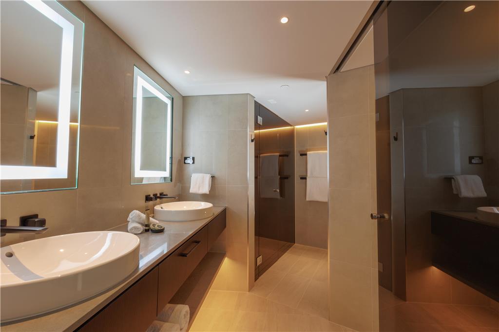 WREST POINT-guestroom-Guest Room,Bathroom,Suite,On-Site.jpg