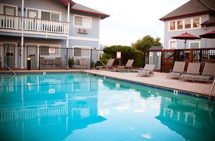 Pool - Geyserville Inn