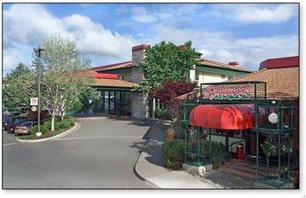 Exterior view - Rogue Regency Inn & Suites Medford - I-5, Exit 30