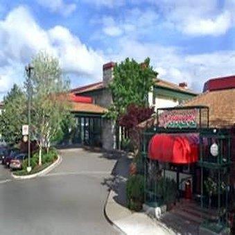Exterior view - Rogue Regency Inn & Suites Medford - I-5, Exit 30