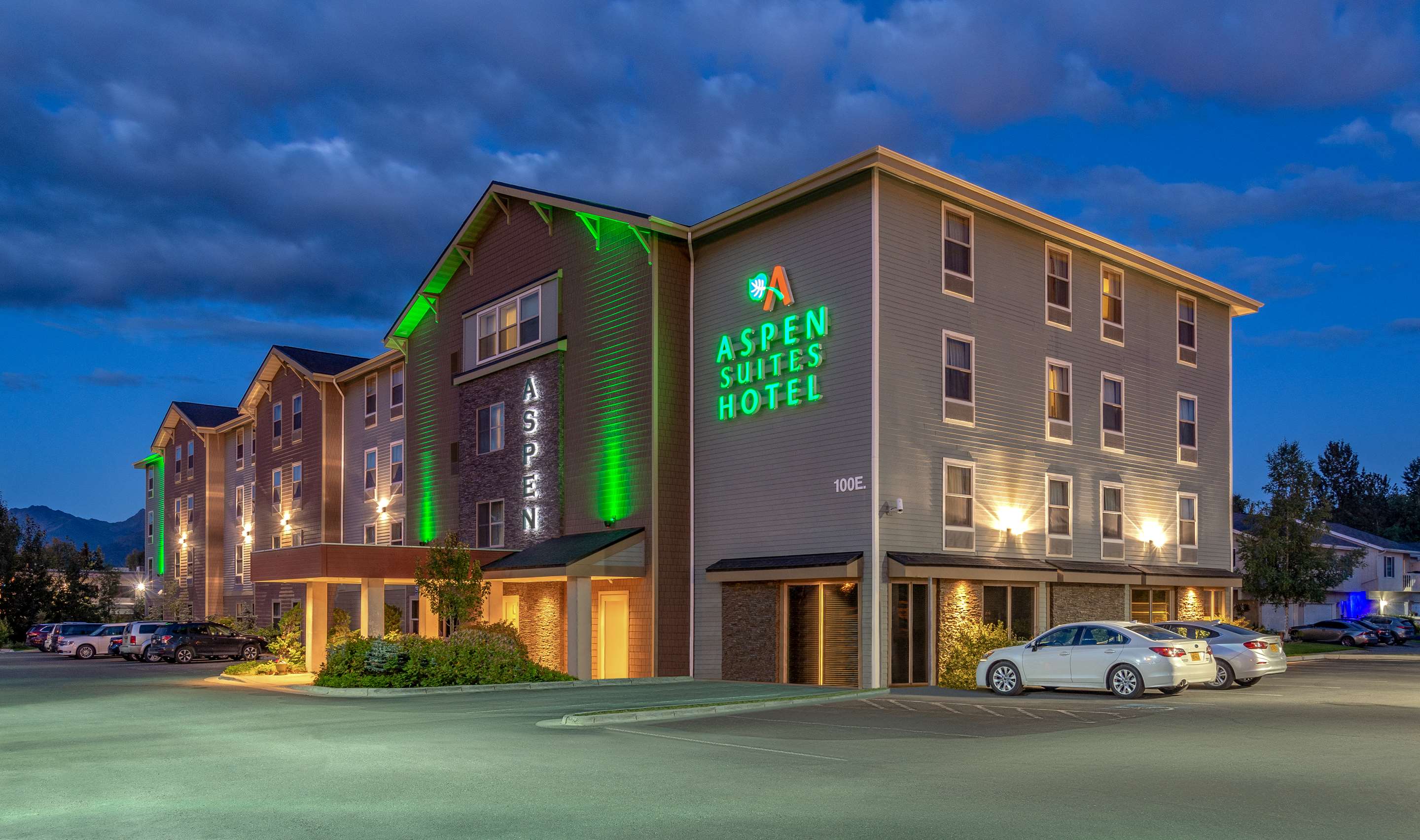 Aspen Suites Hotel Exterior Evening | Aspen Suites Hotel Anchorage