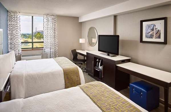  - Waterfront Hotel Downtown Burlington