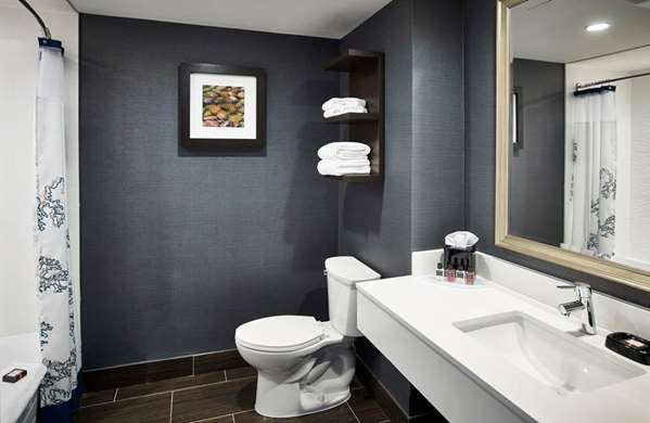  - Waterfront Hotel Downtown Burlington